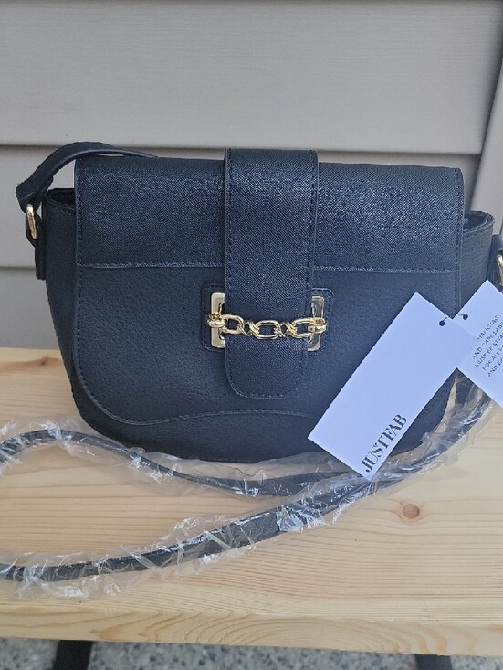 Handbags - NWT Justfab Black Chain Accent Crossbody Bag